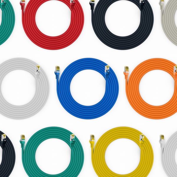 RJ45 patchkabel S/FTP, Cat.6A, LSZH, Cat.7 råkabel, 0,15m, hvit Den skjermede Cat.6A RJ45 patchkabelen sikrer svært gode egenskaper for 10 Gigabit ...