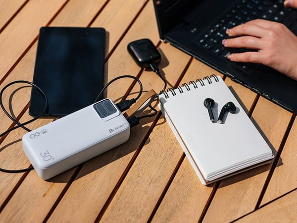 Tracer BLAZE varavirtalähde 65 W 30000 mAh, 2 USB + USB-C, valkoinen