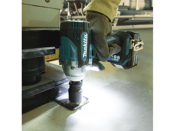 Makita DTW301RTJ muttertrekker 18V 330 Nm 1/2", 2-pk 5,0 Ah batterier