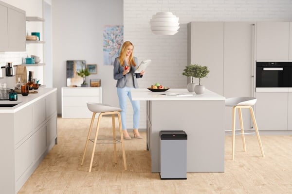 Hailo Big-Box Swing L 0840-141 Jäteastia 35 l Teräslevy (S x K x S) 339 x 545 x 260 mm Musta Itsesulkeutuva saranoitu kansi 1 kpl