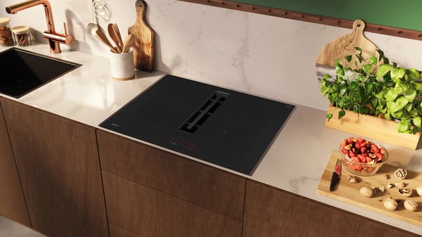 Neff V57YHQ4C0 induktionshäll med integrerad fläkt 70 cm, 4 zoner, svart
