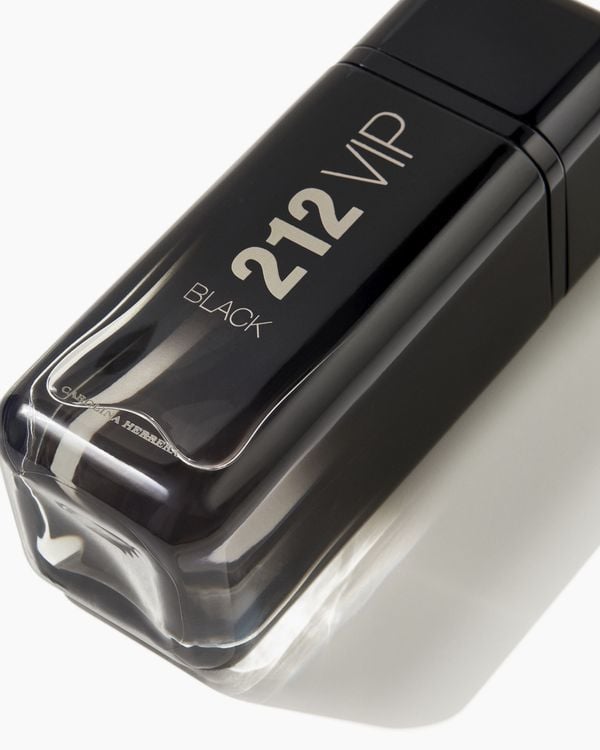 Carolina Herrera 212 VIP Black miesten Eau de Parfum -suihke 200 ml