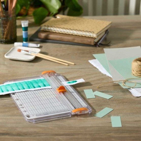Fiskars 1077798, 10 ark, Manuell klemme, A4, A5, 75 g/m², Hvit, Gummi