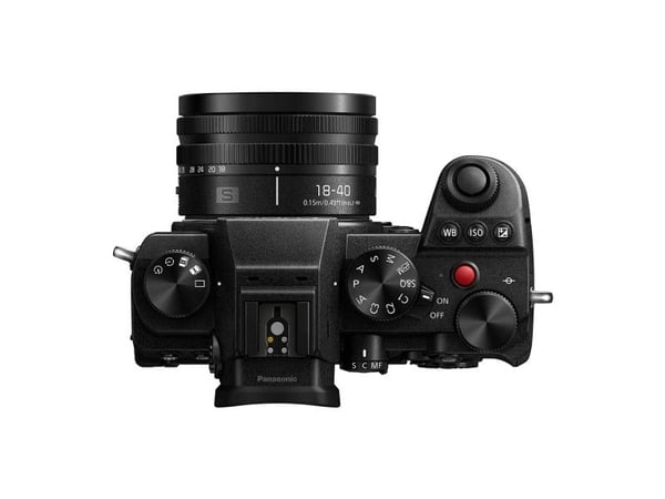 Panasonic Lumix S5 + S 18-40mm / F4.5-6.3 Zoom, 24,2 MP, 6000 x 4000 pikseliä, CMOS, 4K Ultra HD, 350 g, musta