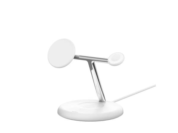 Belkin BoostCharge Pro 3-in-1 - Trådlöst laddställ - magnetisk med Qi2 + växelströmsadapter - 15 Watt - Fast Charge - vit