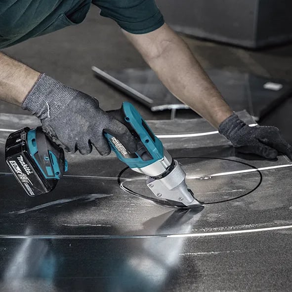 Makita levysakset 18V - Levysakset 1,3mm , lev. u/batteri &amp; laturi - SOLO
