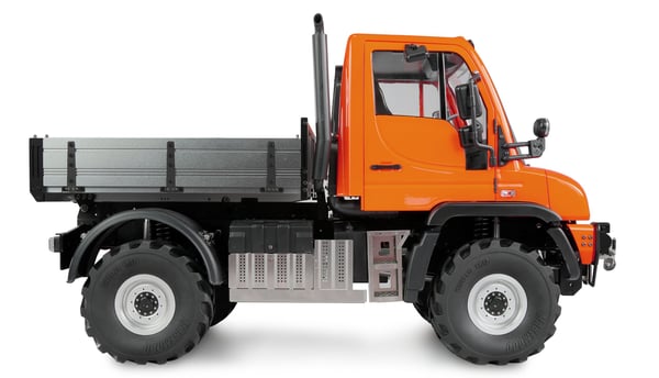 Amewi 22682 Mercedes-Benz Unimog työkone 4WD 1:10 ARTR, oranssi