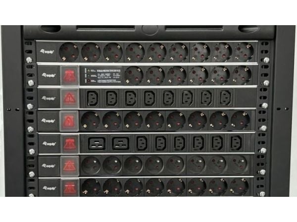 Equip 333308, Perus, 1U, Alumiini, Musta, Hopea, 8 AC-pistorasia(a), Tyyppi F