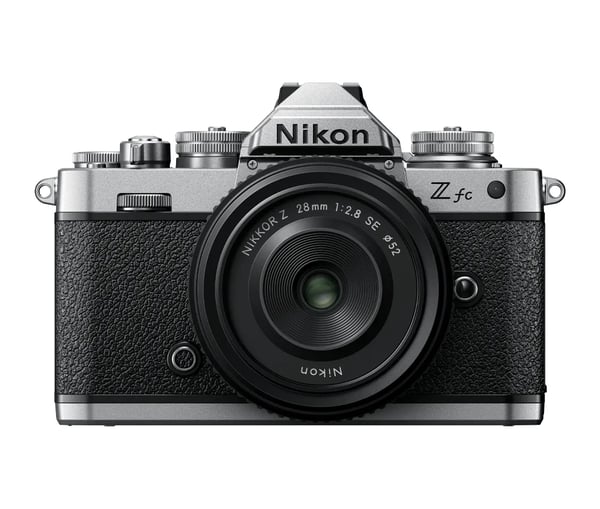 Nikon Z fc systemkamera 20,9 MP + NIKKOR Z 28mm f/2.8 (SE)-objektiv svart/silver