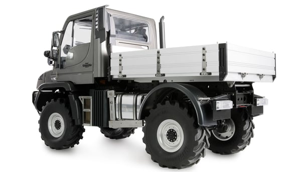 Amewi Mercedes-Benz Unimogin työkoneenkuljetuslaite 4WD antrasiitti 1 10 ARTR (22683)