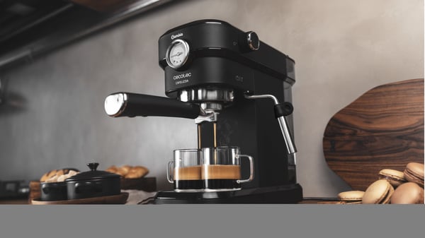 Cecotec Cafelizzia 790 Pro, Sähköpressopannu, 1,2 L, Jauhettu kahvi, 1350 W, Musta, Ruostumaton teräs
