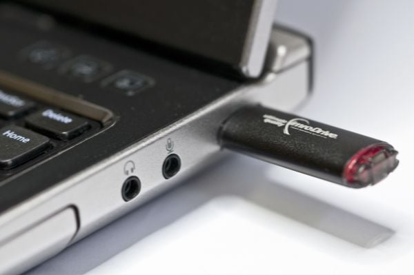 IMRO BLACK/32G USB, 32 GB, USB A-tyyppi, 2.0, Suojus, Musta