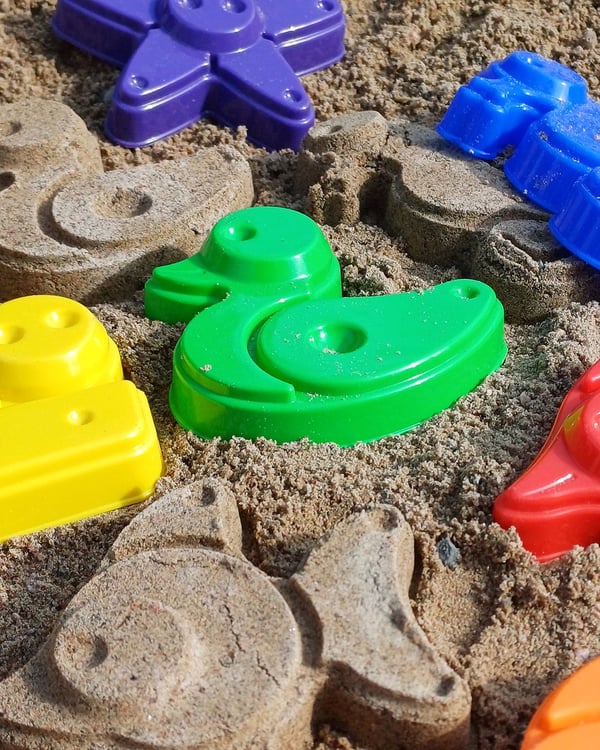 PLASTO Set of 6 sand moulds in netting, 9-12 cm