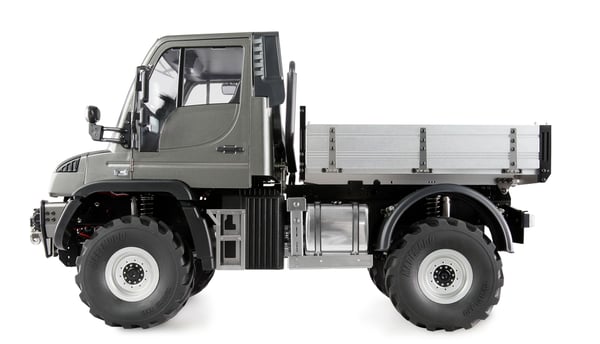 Amewi Mercedes-Benz Unimogin työkoneenkuljetuslaite 4WD antrasiitti 1 10 ARTR (22683)