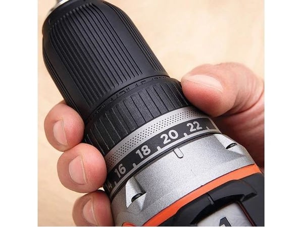 BLACK+DECKER BL186N - Borr/drivare - sladdlös - 2 hastigheter - nyckellös chuck 13 mm - 52 N·m - inget batteri - 18 V - SOLO