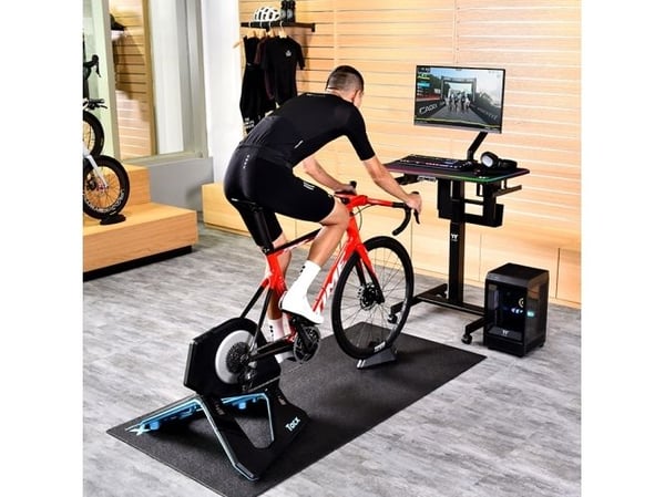 Thermaltake CYCLEDESK 100 RGB - Skrivbord för sittande/stående - mobil - rektangulär - elektrisk höjdjustering - svart - svart bas