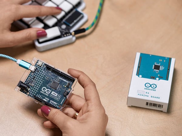 Arduino UNO R4 Minima, 48 MHz, ATmega328, 16 MHz, 0,032 MB, 0,256 MB, Arduino