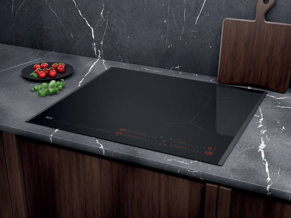 AEG TI64IB10FB induktiokeittotaso 60 cm 4 aluetta integroitava, musta