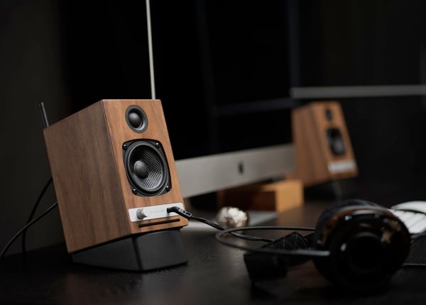 Audioengine HD3, 2.0 kanaler, Ledning & Trådløs, 15 W, 65 - 22000 Hz, Valnøtt