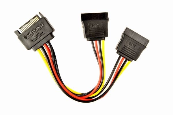 Cablexpert CC-SATAM2F-01 - Strömdelare - SATA-ström (hona) till SATA-ström (hane) - 15 cm
