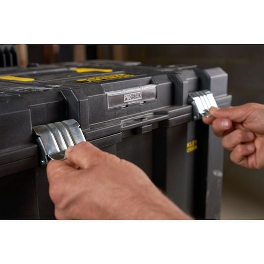 Stanley TSTAK SFMST1-75753 pyörällinen työkalupakki automaattikannella