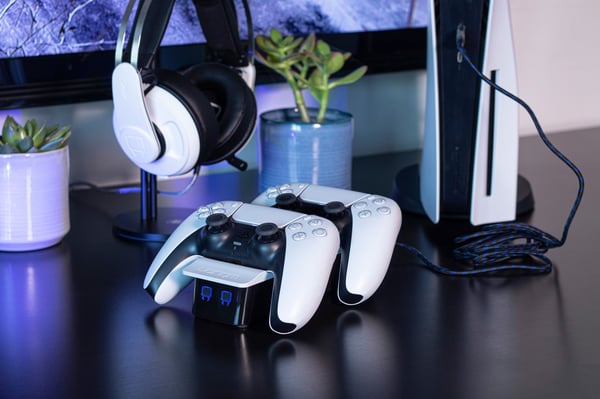 Venom Twin Docking Station - Laddningsställ - 3 utdatakontakter (2 st. dockningsanslutning, USB) - på kabel: USB-C - för Sony DualSense