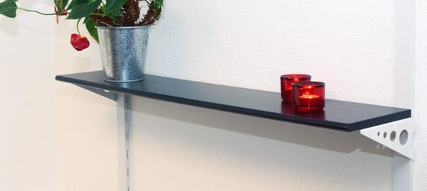 Hylde M-design 40x20x1,5 cm. - sort M?l: L400xB200xH15 mm.B?reevne 15 kg.Farve: SortAfrundede hj?rnerMateriale: MDF plade med NC lakeret overfaldeL...