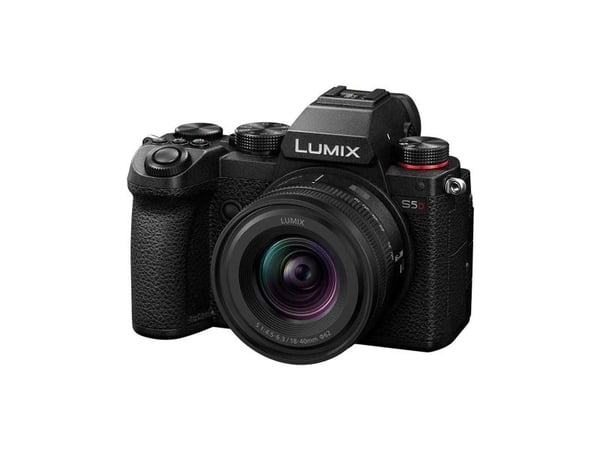 Panasonic Lumix S5 + S 18-40mm / F4.5-6.3 Zoom, 24,2 MP, 6000 x 4000 pikseliä, CMOS, 4K Ultra HD, 350 g, musta