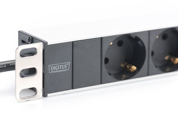 DIGITUS DN-95401 - Flerkoplingslist (kan monteres i rack) - inngang: strøm - utgangskontakter: 8 (strøm) - 19" - 2 m kabel - svart