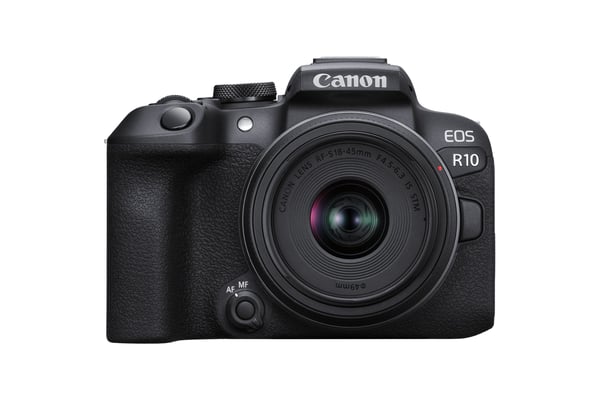 Canon EOS R10 -kamera + RF-S 18–45 mm F4,5–6,3 IS STM + EF-EOS R -sovitin