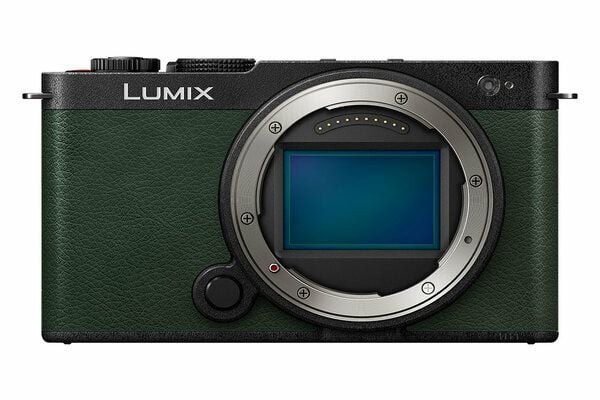 Panasonic Lumix S9 4/3" Compact camera 24.2 MP CMOS 6000 x 4000 pixels Green