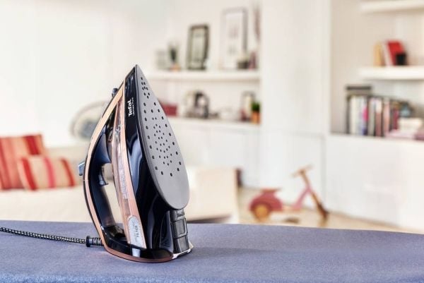 Tefal Ultimate Pure FV9865E0 strykjärn 3000 W Durilium Autoclean, svart/guld