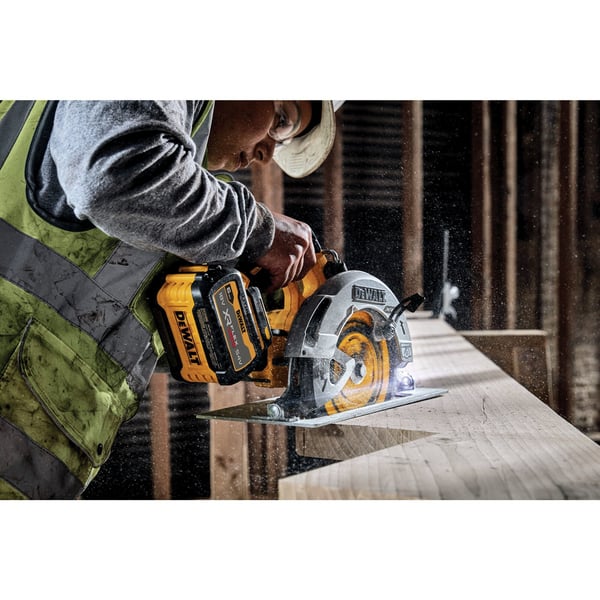 DeWalt DCS573NT-XJ akkukäyttöinen käsisirkkeli