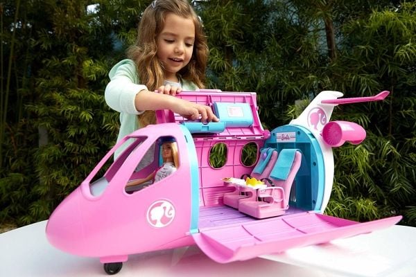 Barbie Dreamplane GJB33 flylekesett med pilotdukke