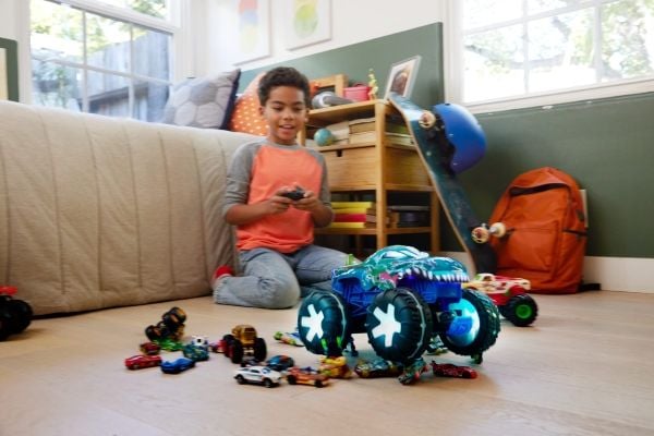 Hot Wheels Monster Trucks Mega-Wrex Alive, paristoilla toimiva kauko-ohjattava ajoneuvo mittakaavassa 1:15, interaktiiviset valot ja äänet, Ajoneuv...