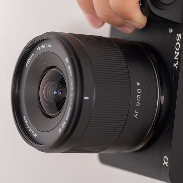 VILTROX AF 9mm F2.8 AIR objektiv for Sony E-fatning, APS-C
