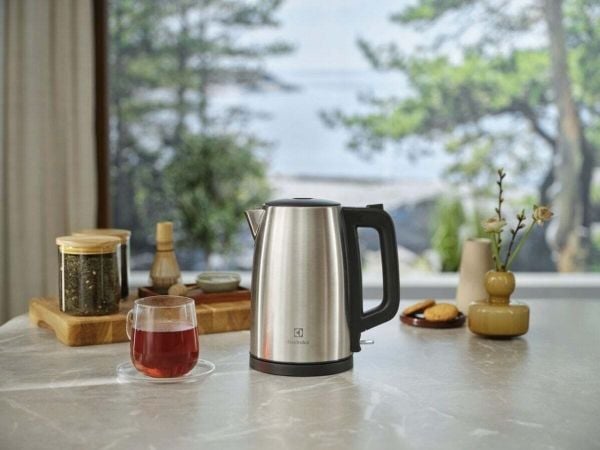 Electrolux E3K1-3ST, 1,7 L, 2200 W, Ruostumaton teräs, Ruostumaton teräs, Veden tason ilmaisin, Ylikuumenemissuoja