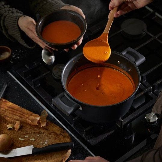 Fiskars Hard Face-kasserolle 3,5 liter - 22 cm