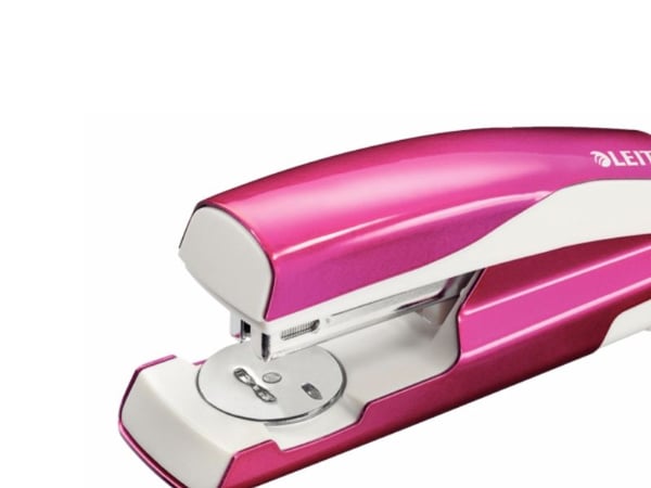 Leitz WOW 5502 - Stiftemaskin - 30 ark / 3 mm - 24/6, 26/6 - plast, metall - metallisk rosa