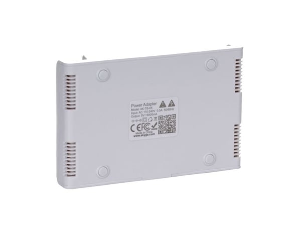 Akyga AK-TB-05 - Strømadapter - 30 watt - 6 A - 4 utgangskontakter (USB) - hvit, sølv