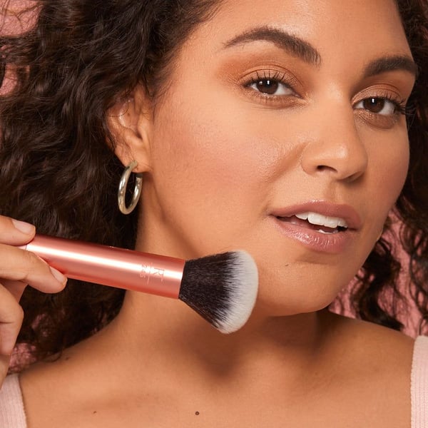 Real Techniques Everything Face Makeup Brush for Flawless Finish Streak Free
