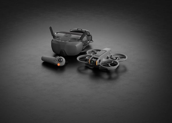 DJI Avata 2 Fly Smart Combo Singel Battery, 4 rotorer, 48 MP, 3840 x 2160 piksler, 27 m/s, 2150 mAh, Svart, Grå