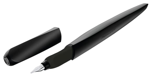 Pelikan Twist Calligraphy fyllepenn for høyre- og venstrehendte - Svart - Spiss 1,5 mm - Sammenleggbar eske (824583)