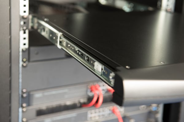Digitus - KVM-konsoll med KVM-svitsj - 8 porter - US - 19" - kan monteres i rack - 1920 x 1080 Full HD (1080p) @ 60 Hz - 1000:1 - RAL 9005, svart - 1U