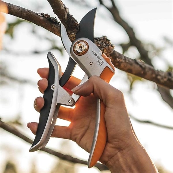 Fiskars Plus PowerLever metallisakset lukittavilla terillä (P751)