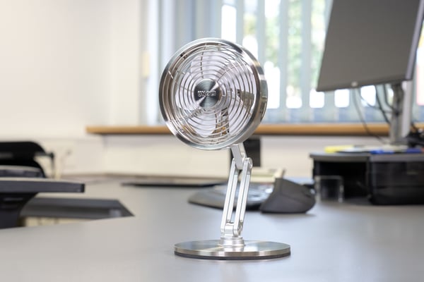 Unold 86705 Akku-Tischventilator STEEL FLEX, Kromfarget, 14 cm, 1 vifter, 12 timer, 4 W, 5 timer