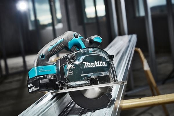 Makita DCS553RTJ - Sirkelsag - trådløs - 150 mm - 2 batterier, inkludert lader - 18 V
