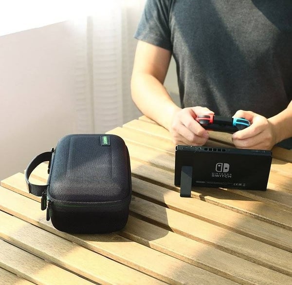 Ugreen kotelo Nintendo Switchille ja lisävarusteille S 26,5 x 10 x 13,5 cm musta (50275 LP145)