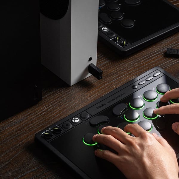 8BitDo arkadekontroller for Xbox/PC, svart