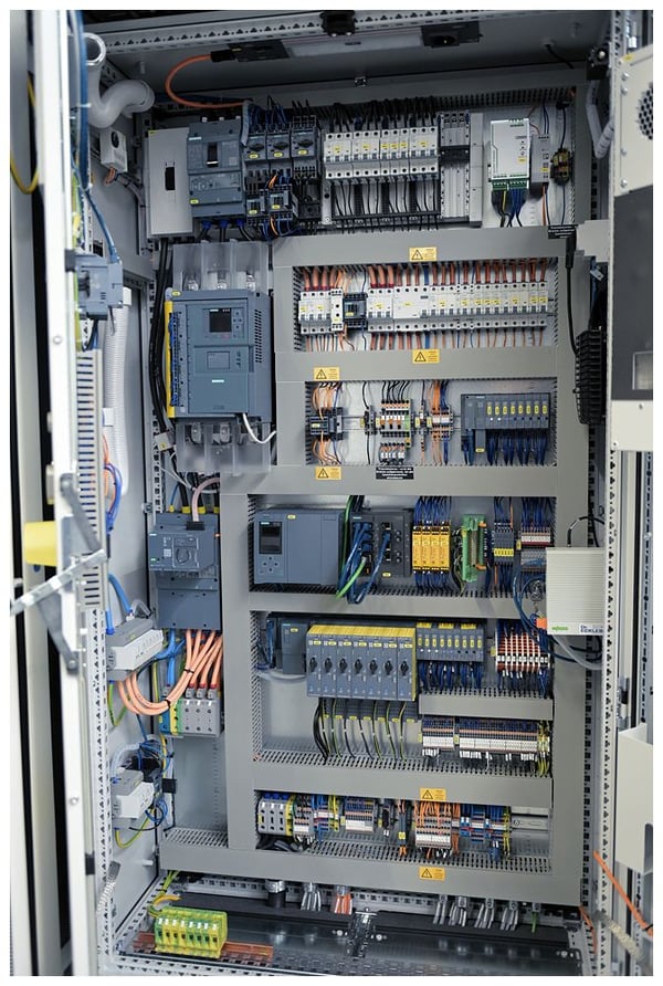 Siemens 3RW5514-3HF04 3RW55143HF04 Pehmokäynnistysyksikkö Moottorin teho 400 V:n jännitteellä 7,5 kW Moottorin teho 230 V:n jännitteellä 4 kW 200 V...